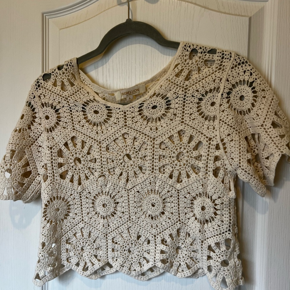Rebellion Small Beige Crochet Crop Top